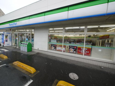 ファミリーマート世田谷中町店の画像1