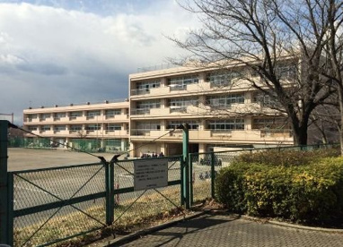 中川西中学校の画像1