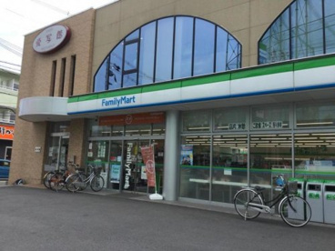 ファミリーマート東大阪若江南町店の画像1