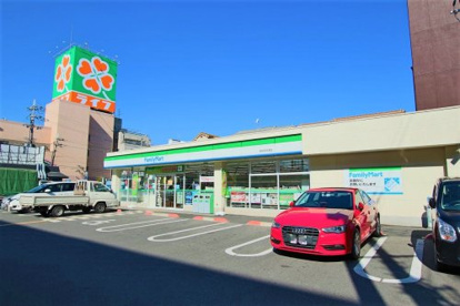 ファミリーマート高井田本通店の画像1