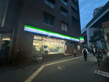 ファミリーマート 阿波座駅前店の画像1