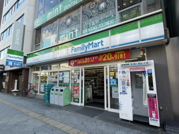 ファミリーマート 四ツ橋駅前店の画像1