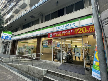 ファミリーマート 南堀江一丁目店の画像1