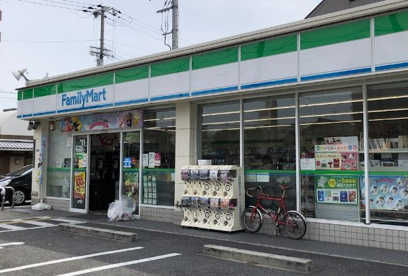 ファミリーマート MYS万代東二丁目店の画像1