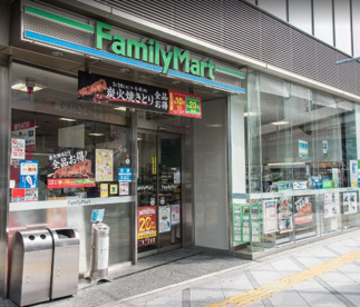 ファミリーマート 曽根崎二丁目店の画像1