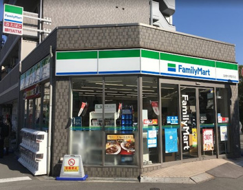 ファミリーマート 阪急中津駅前店の画像1