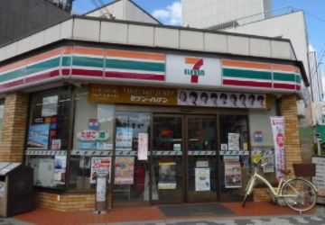 セブンイレブン大阪中道3丁目店の画像1