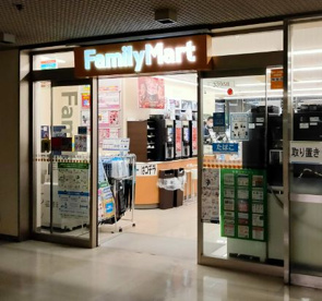 ファミリーマート 大阪市役所店の画像1