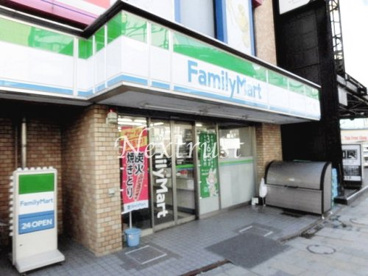 ファミリーマート外苑南青山二丁目店の画像1