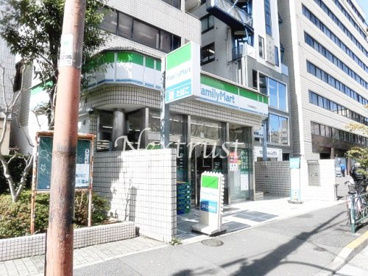 ファミリーマート乃木坂駅前店の画像1