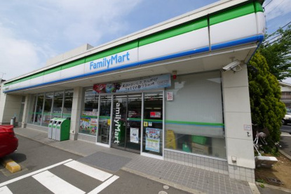 ファミリーマート世田谷成城通り店の画像1