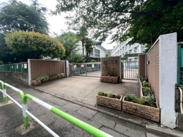 世田谷区立三軒茶屋小学校の画像1
