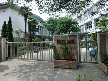 世田谷区立三軒茶屋小学校の画像2