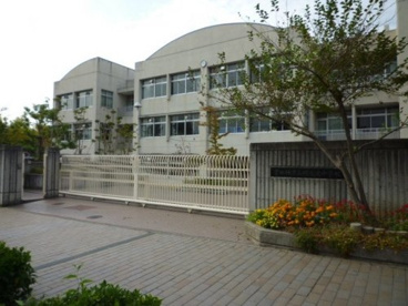 富田林市立明治池中学校の画像1