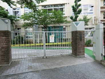 豊島区立駒込中学校の画像1