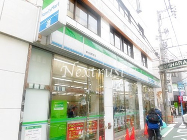 ファミリーマート幡ヶ谷駅南店の画像2