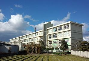 平岡中学校の画像1