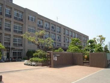 平岡南中学校の画像1