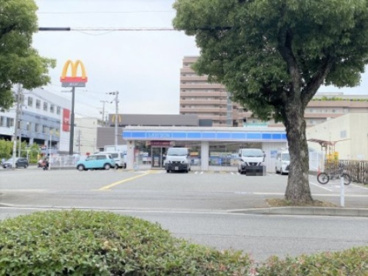 ローソン 東灘本山南町三丁目店の画像1