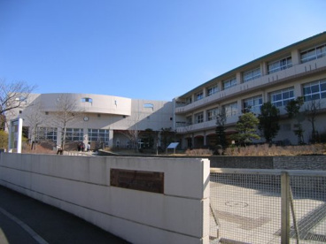 藤ヶ岡中学校の画像2