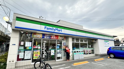 ファミリーマート 三鷹中原店の画像1