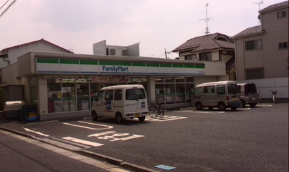ファミリーマート大泉目白通り点の画像1