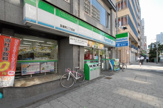 ファミリーマート瓦屋町二丁目店