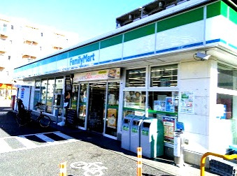 ファミリーマート港北新吉田店の画像1