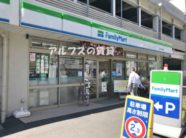 ファミリーマート 横浜千歳橋店の画像1