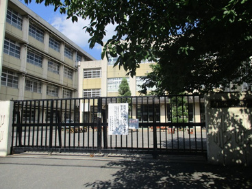 寺戸中学校の画像1
