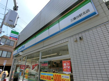 ファミリーマート三鷹台駅北店