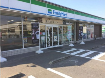 ファミリーマート伊勢崎西久保町店の画像1