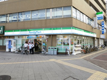 ファミリーマート関目駅前店の画像1