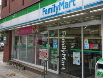 ファミリーマート鶴橋店の画像1