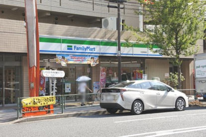 ファミリーマート杉並和泉店の画像1