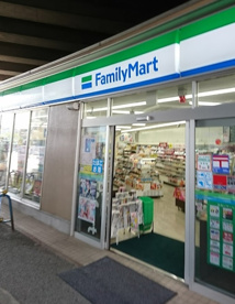 ファミリーマート浦安駅東口店の画像1