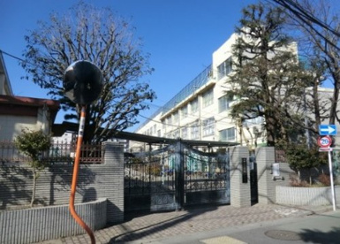 中野区立美鳩小学校の画像1