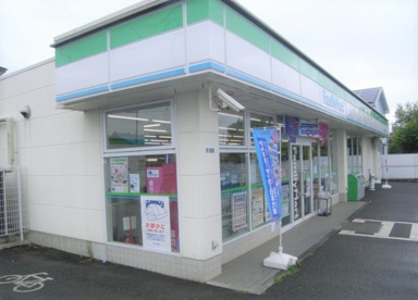 ファミリーマート阿見中央四丁目店の画像1
