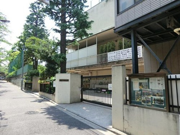 新宿区牛込第二中学校の画像1