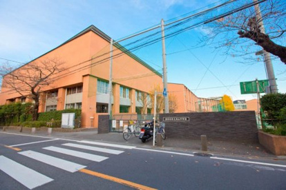 世田谷区立烏山中学校の画像1