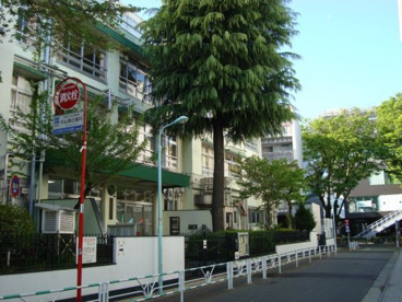 渋谷区立神宮前小学校の画像1