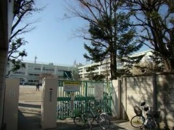 杉並区立桃井第二小学校の画像1