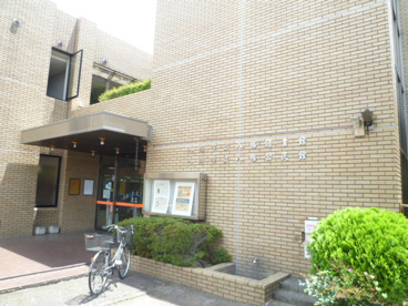 八潮市立八幡図書館の画像1
