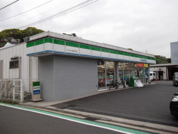 ファミリーマートベイサイド新山下店の画像1
