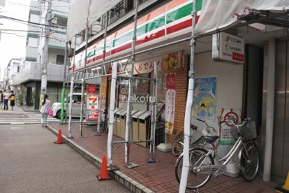 セブン-イレブン世田谷用賀駅東店の画像1