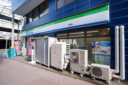 ファミリーマート岸谷店の画像1