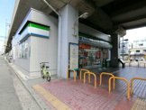ファミリーマート　南海湊駅前店