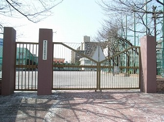 北区立堀船中学校の画像1