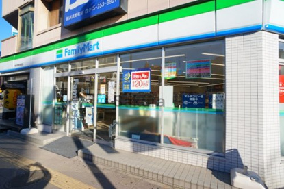 ファミリーマート横浜吉野町駅前店の画像1