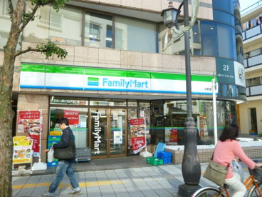 ファミリーマート 中野南口店の画像1